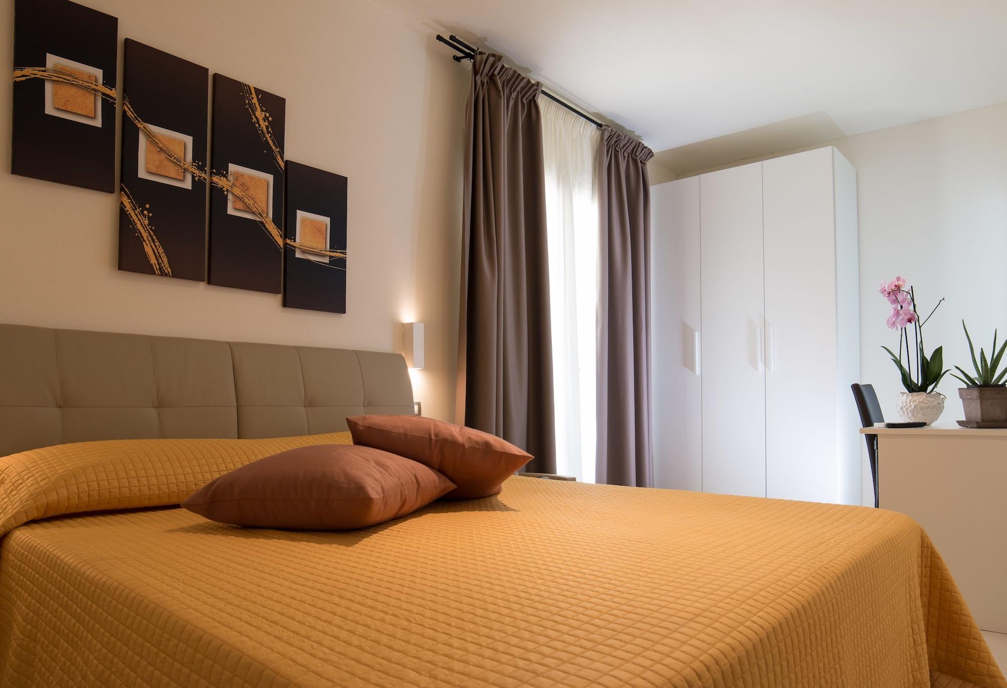 Hotel Xenia 3*